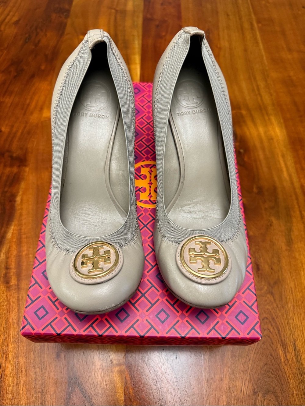 Tory Burch Gray/Taupe Leather Logo Round-Toe Wedges with Gold Emblem - Size 8